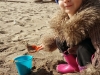 20150412_Emmna digging in the sand 2